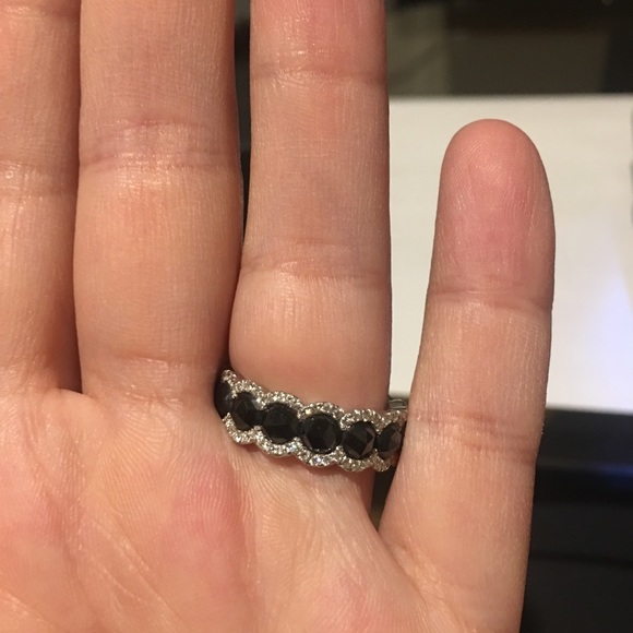 Black and white diamond ring - Picture 5 of 7